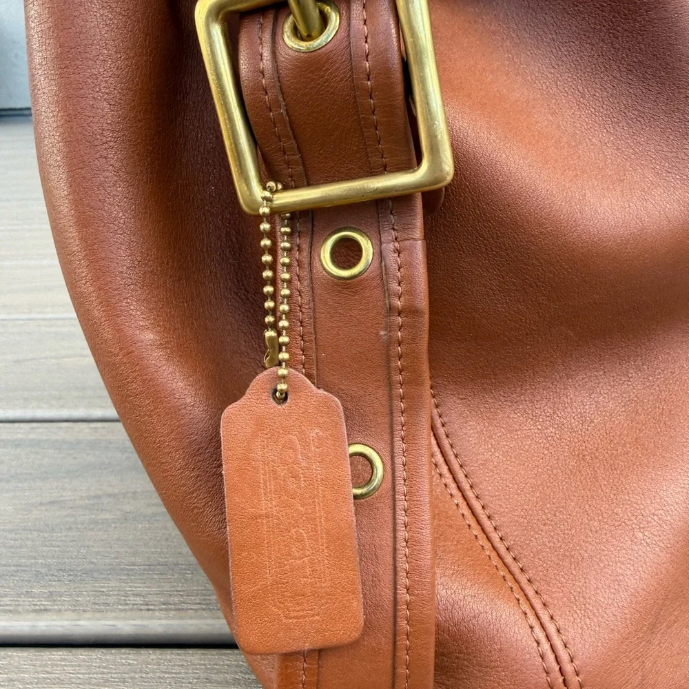 Vintage Coach Legacy Lula Bucket Bag in British Tan - Picture 13 of 16